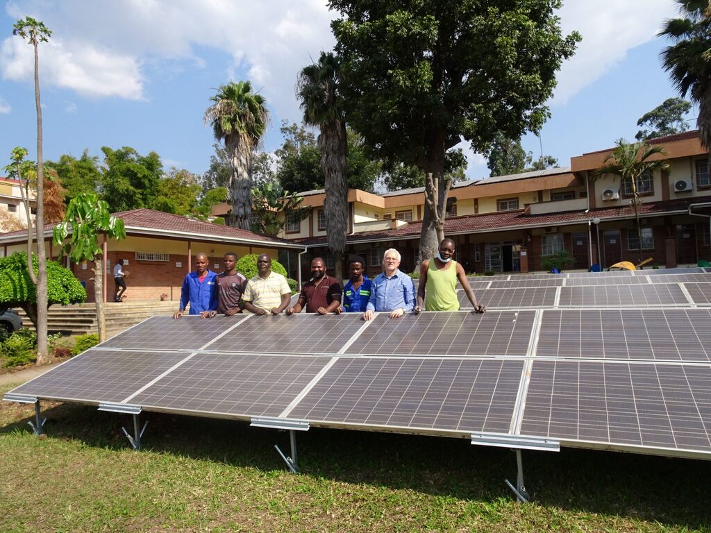 Gesundheit und Umwelt: die Solaranlage im DREAM-Zentrum von Blantyre in Malawi ist ans Netz gegangen